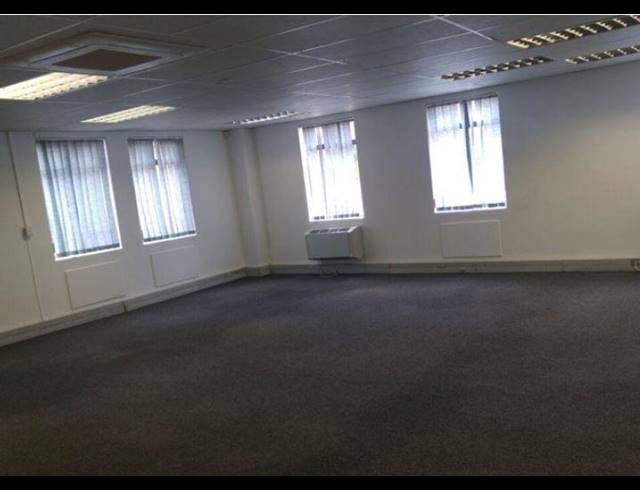 175M² OFFICE RENTED IN STEENBERG